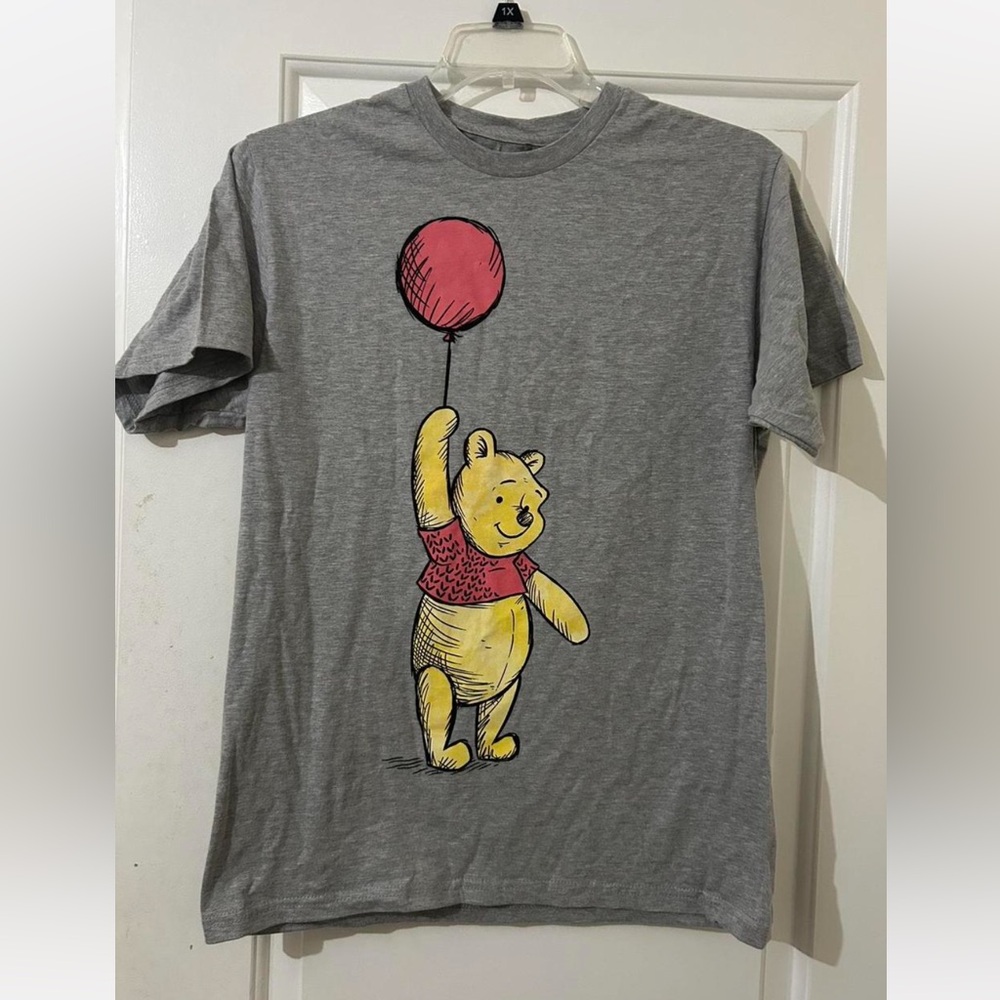 Disney- Winnie The Pooh tBalloon Vintage Look Graphic T Shirt color. Size Med